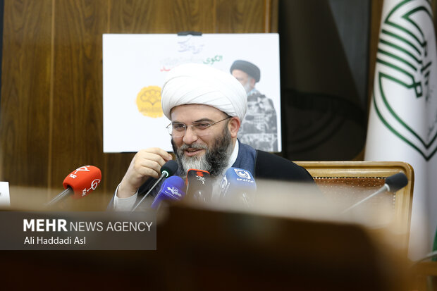 آئین رونمایی از کتاب الگوی سیاست ورزی شهید