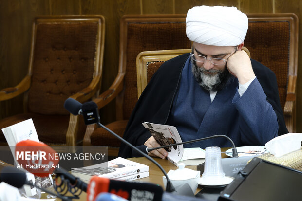 آئین رونمایی از کتاب الگوی سیاست ورزی شهید