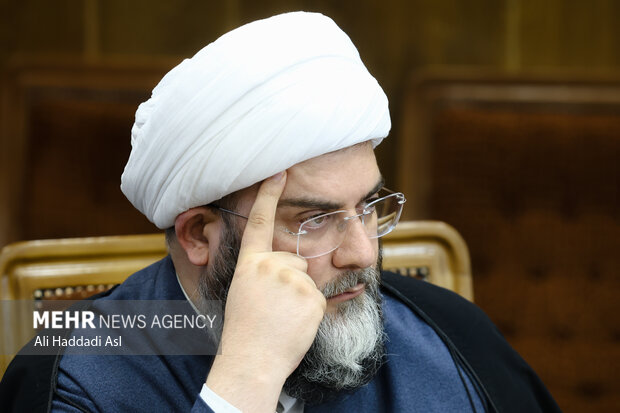 آئین رونمایی از کتاب الگوی سیاست ورزی شهید
