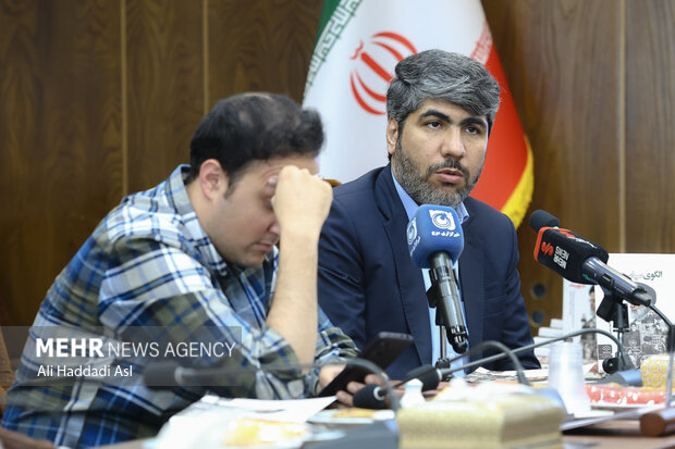 آئین رونمایی از کتاب الگوی سیاست ورزی شهید