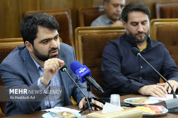 آئین رونمایی از کتاب الگوی سیاست ورزی شهید