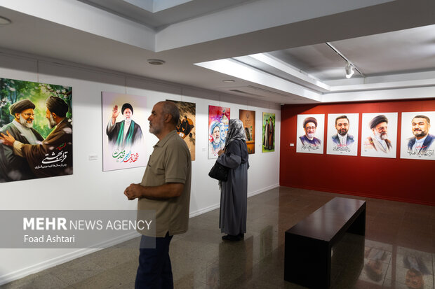 افتتاح نمایشگاه خادمان ملت در حوزه هنری