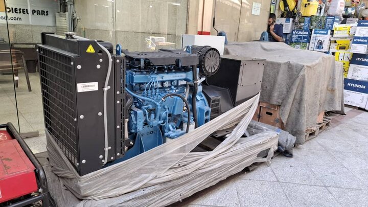 خاطرات دهه ۶۰ با قطع برق زنده شد؛ موتور برق بهتر از چراغ نفتی