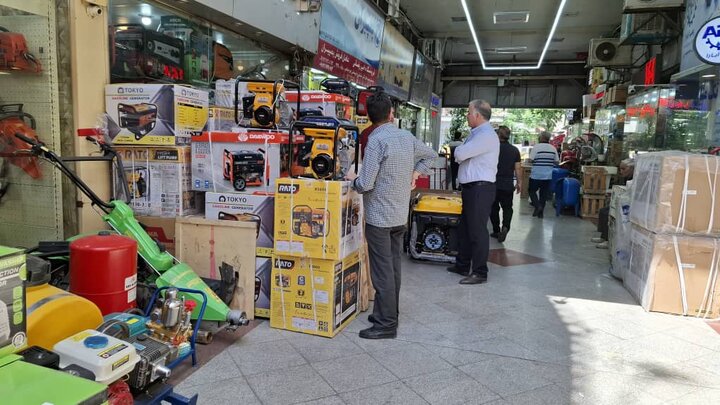 خاطرات دهه ۶۰ با قطع برق زنده شد؛ موتور برق بهتر از چراغ نفتی