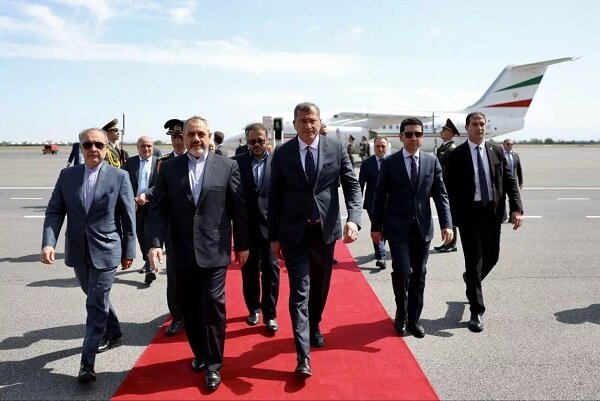 İran Savunma Bakanı'ndan Ermenistan'a önemli ziyaret