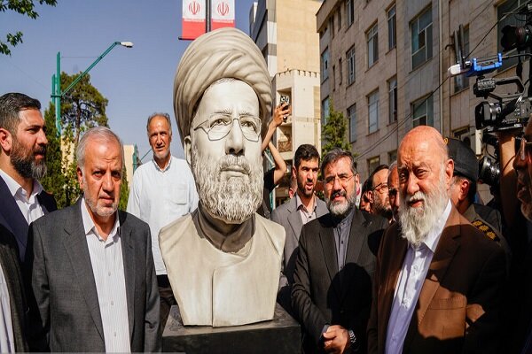 Şehit Reisi büstü Tahran'da törenle açıldı Şehit Reisi büstü Tahran'da törenle açıldı