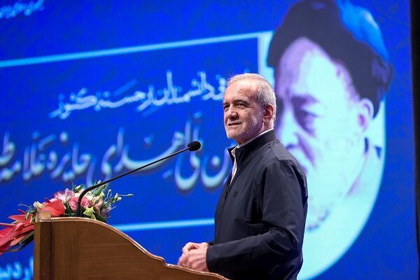 پزشکیان: دانشمندان و نخبگان برای حل مشکلات وارد میدان عمل شوند