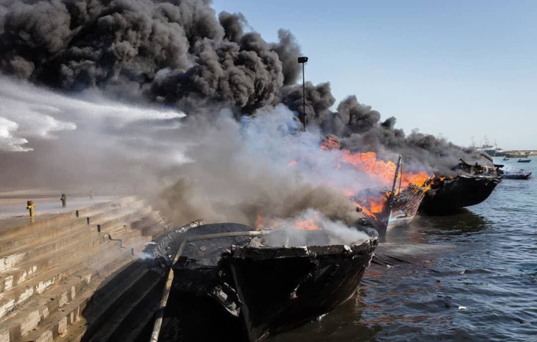 هشدار امنیتی در اسکله صیادی دیر؛ انتقال فوری لنجهای باری کلید خورد