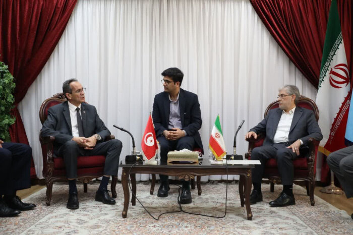 وزیر علوم: برای توسعه پارکهای فناوری مشترک ایران و تونس آمادگی داریم
