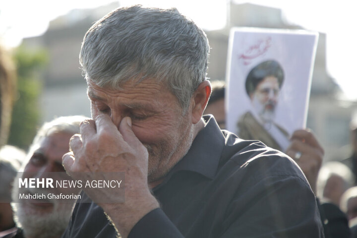 مشهد در سوگ شهدای خدمت