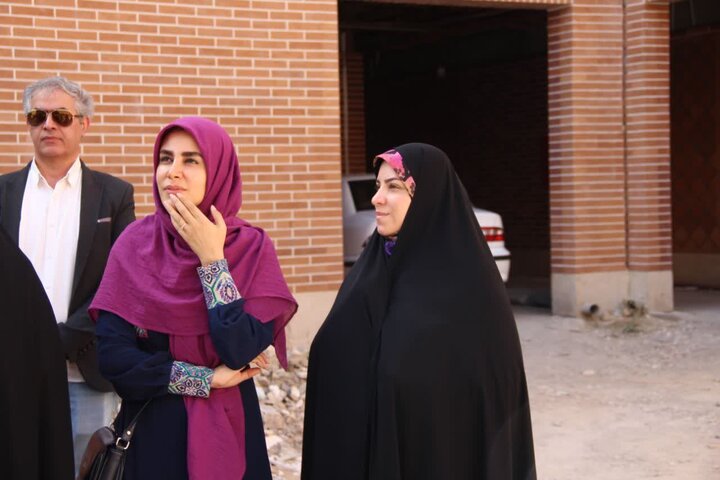 بازدید «نادره رضایی» از هنرستان هنرهای زیبای خرمآباد