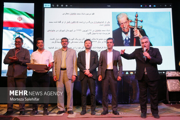 تقدیر از خانواده زنده یاد استاد محمدطغانیان دهکردی