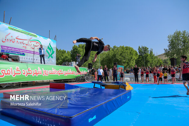 پیاده روی خانوادگی به مناسبت هفته فرهنگی شهرکرد