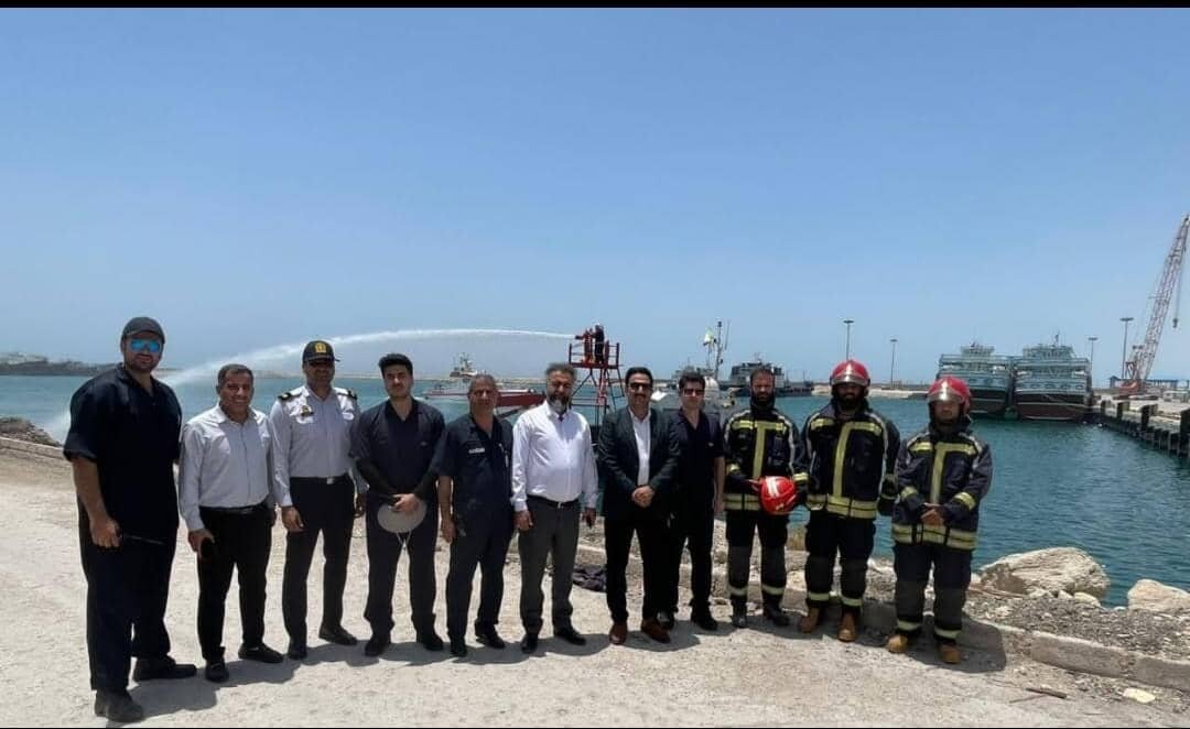 مانور ساعت صفر اطفای حریق در بندر دیر برگزار شد