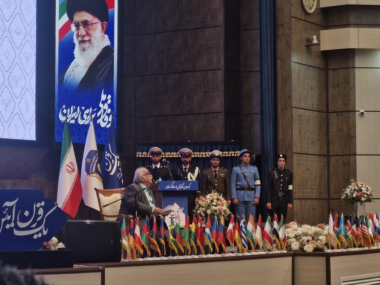 تدوین پیش‌نویس آیین‌نامه راهنمایی رانندگی