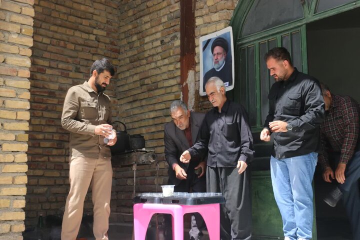 ایستگاههای صلواتی به یاد شهید رئیسی در کامیاران برپا شد