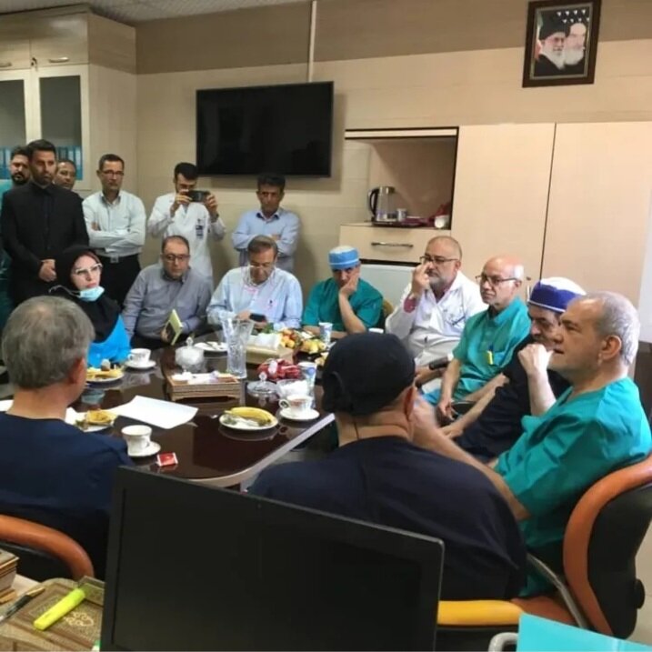 Pezeşkiyan Tebriz’de iki kalp ameliyatını bizzat yaptı(+foto)