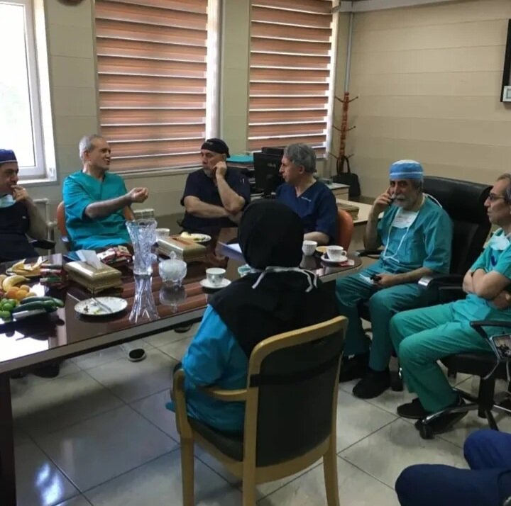 Pezeşkiyan Tebriz’de iki kalp ameliyatını bizzat yaptı(+foto)
