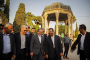 بازدید وزیر امورخارجه از آرامگاه حافظ و سعدی