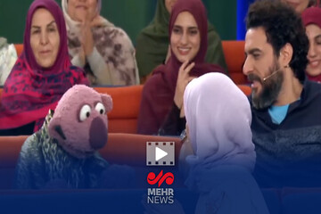 صدای جالب پای جناب خان با کفش ژاپنی در مقابل بازیگر سریال اوشین