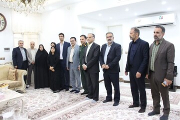 دبیر شورای فرهنگ عمومی از خانواده شهید «خدامراد عبدلی» تجلیل کرد