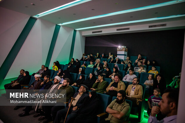 تماشای فیلم زیر سایه موشکها؛ دشمن هشدار داد اما مردم نرفتند!