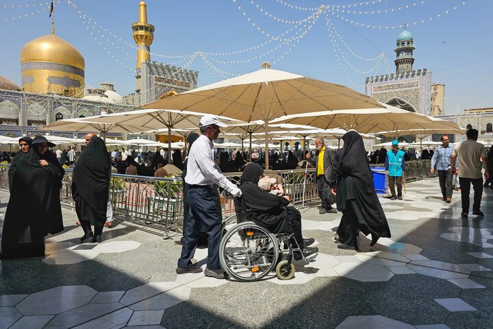 حرم مطهر امام رضا(ع) در روز دحوالارض