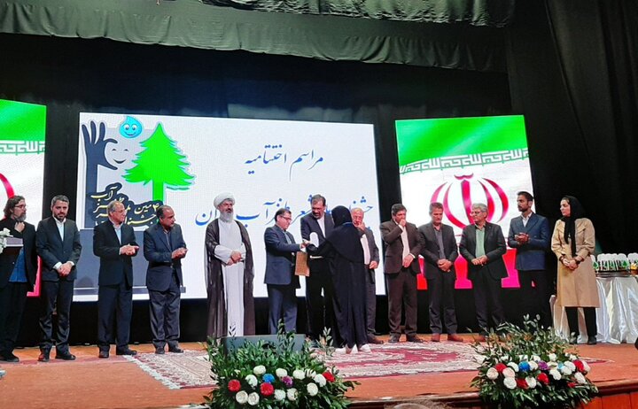 اختتامیه جشنواره ملی شعر «طنز آب» در شهرستان کاشمر