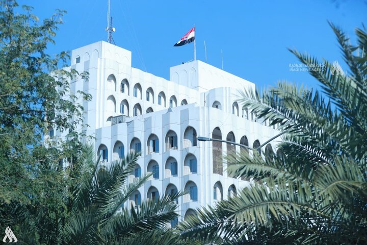 الخارجية العراقية تنفي مزاعم نقل الوزير فؤاد حسين رسالة من الرئيس الأمريكي إلى إيران الخارجية العراقية تنفي مزاعم نقل الوزير فؤاد حسين رسالة من الرئيس الأمريكي إلى إيران