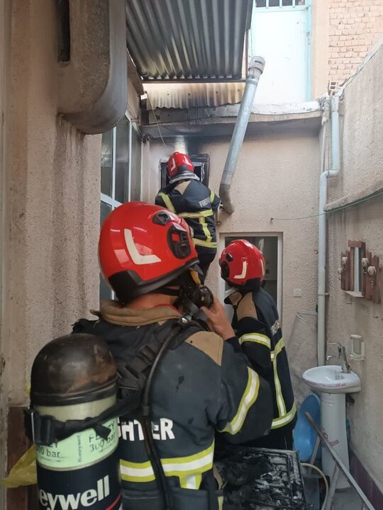 آتش نشانان گلستان جان پیرمرد ۸۵ ساله را از چنگال آتش نجات دادند