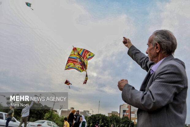 همایش خانوادگی بادبادک پرانی در پارک باغشمال