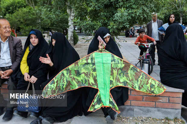 همایش خانوادگی بادبادک پرانی در پارک باغشمال