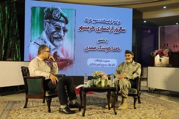 تکاوران زمین و خاک خونین خرمشهر را می‏‌بوسیدند