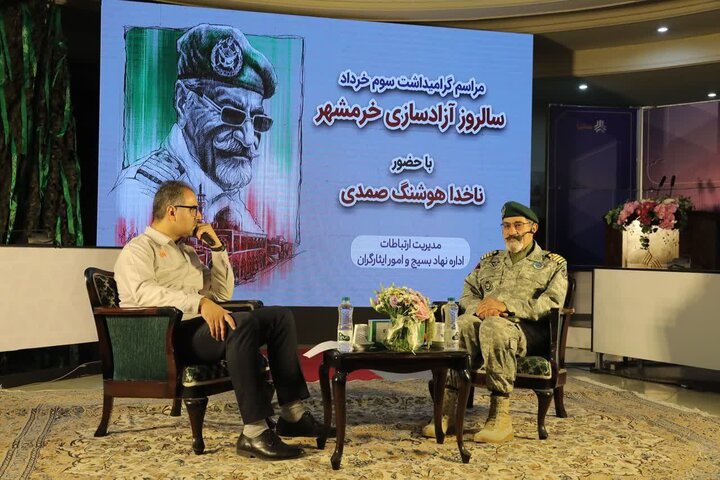 تکاوران زمین و خاک خونین خرمشهر را می‏‌بوسیدند