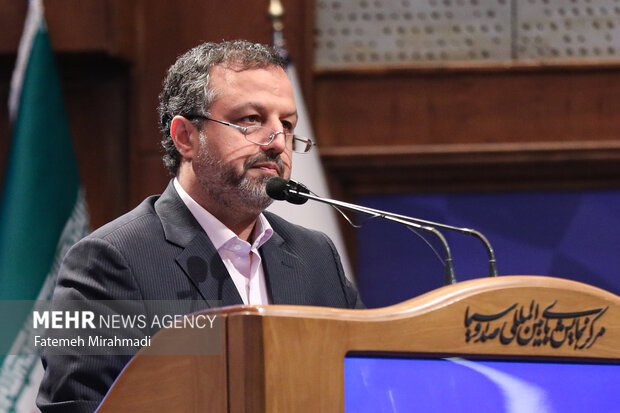 سید احسان خاندوزی وزیر اقتصاد دولت سیزدهم در اولین کنگره الگوی حکمرانی شهید سید ابراهیم رییسی