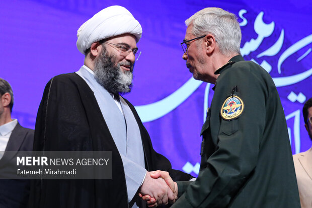 حجت الاسلام محمّد قمی رییس سازمان تبلیغات اسلامی و سردار سرلشکر محمد باقری رئیس ستاد کل نیروهای مسلح در اولین کنگره الگوی حکمرانی شهید سید ابراهیم رییسی