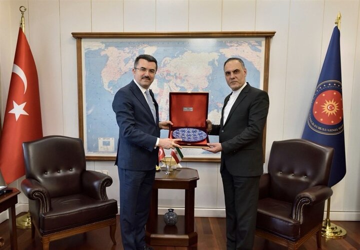 السفير الإيراني يجري مشاورات مع الأمين العام الجديد لمجلس الأمن القومي التركي
