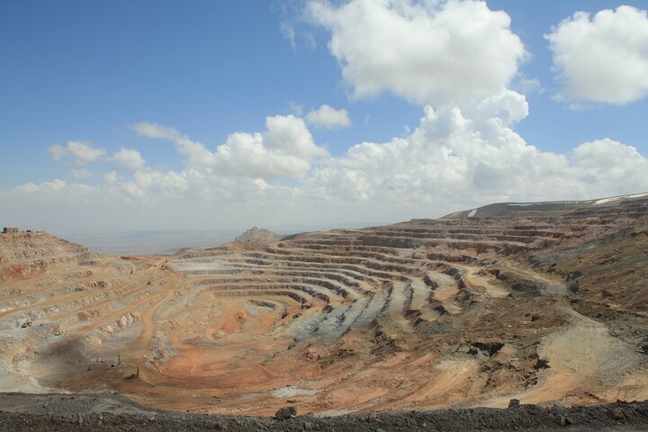 محرومیت و تخریب؛ سهم «دندی» از ثروت معدن سرب و روی انگوران