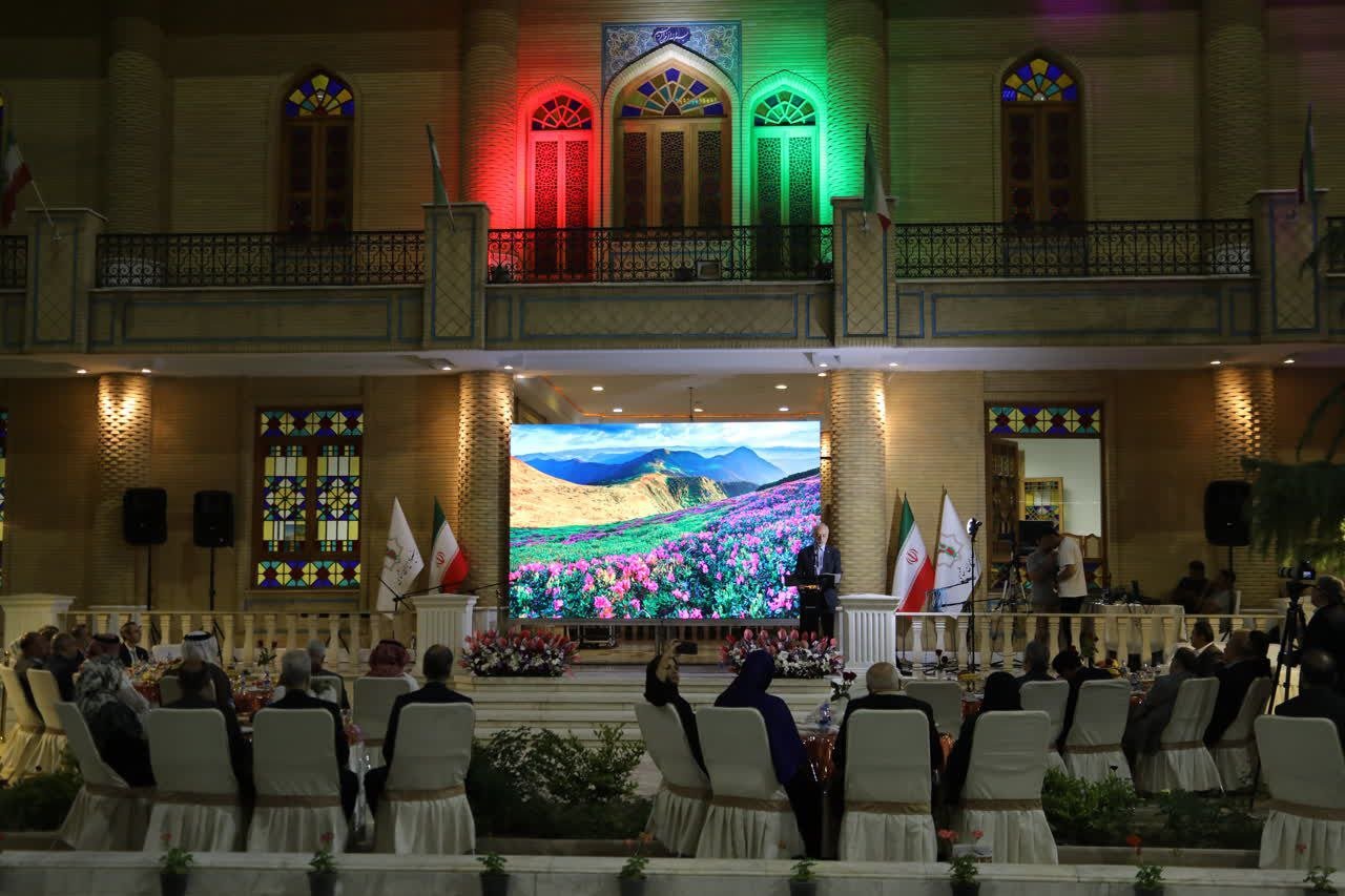 ایران، تاریخ را نه با شمشیر، که با زبان شعر، تمثیل و نغمه نگاشته است