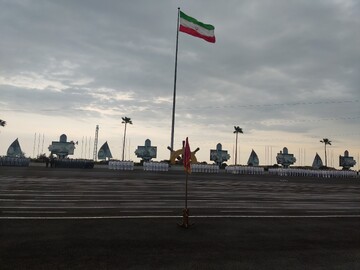 دریادار ایرانی: حماسه آزادسازی خرمشهر نماد اتحاد ملت ایران است