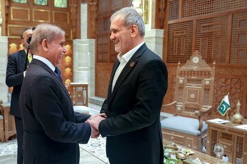 رئيس الوزراء الباكستاني يزور طهران غدا برفقة وفد رفيع المستوى