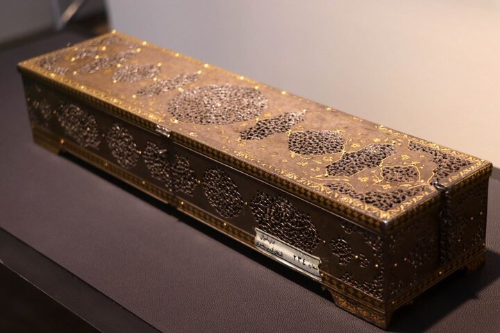 آثار نفیس گنجینه حرم امام رضا (ع) برای اولین بار به نمایش درآمد