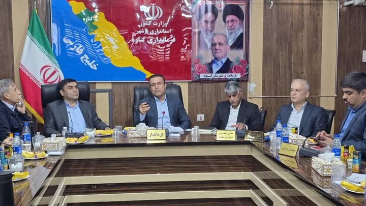 تاسیسات و شرکت‌های نفتی از نیروهای بومی استفاده کنند