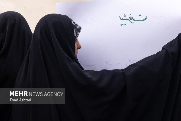 تجمع دانشجویان مقابل سازمان انرژی اتمی