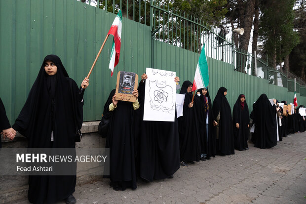 تجمع دانشجویان مقابل سازمان انرژی اتمی