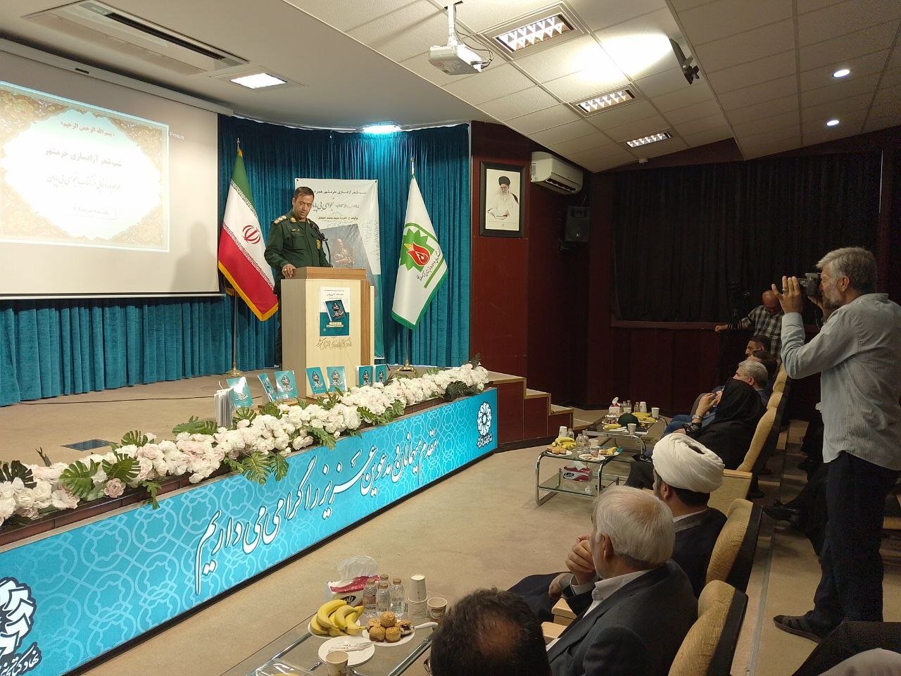 ویژه برنامه محفل شعر آزادسازی خرمشهر در سنندج برگزار شد