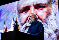 هنرمندان انقلابی در برابر هیچ مسئله‌ای بی‌تفاوت نیستند
