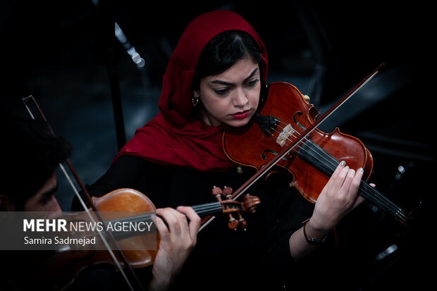 سمفونية "فلك الافلاك" في قاعة الوحدة بطهران