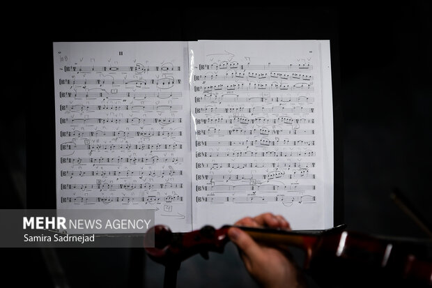 سمفونية "فلك الافلاك" في قاعة الوحدة بطهران