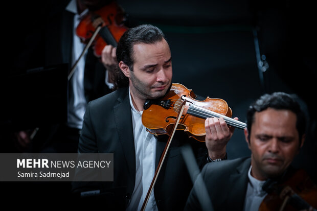 سمفونية "فلك الافلاك" في قاعة الوحدة بطهران